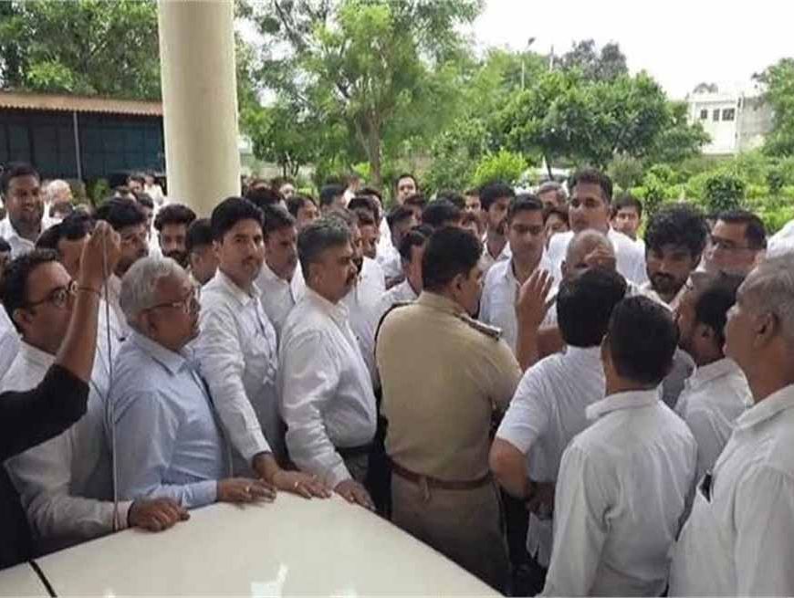 गोहाना में SHO और 15 पुलिसकर्मियों के खिलाफ केस, वकीलों से हुई मारपीट का आरोप