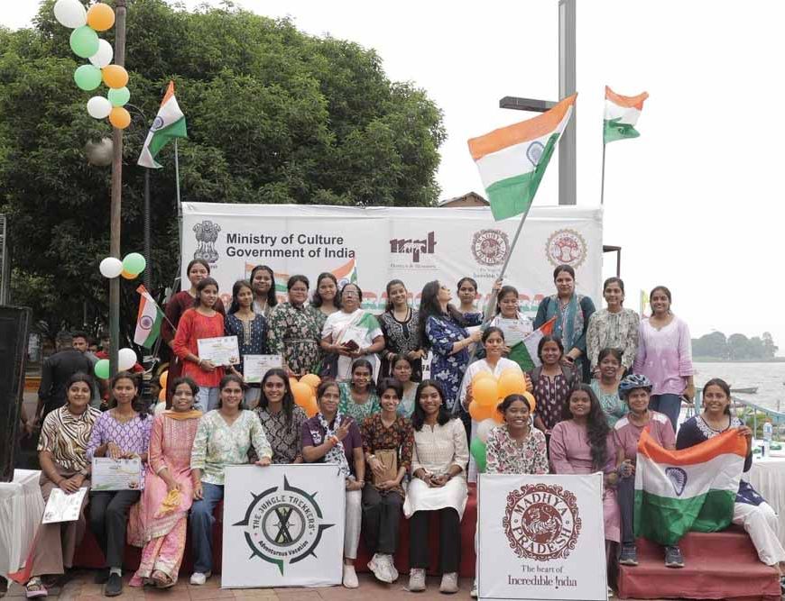 हर घर तिरंगा अभियान के अंतर्गत हुई तिरंगा यात्रा-वॉकाथॉन