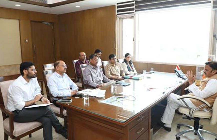 बॉण्ड डॉक्टर्स की कार्यस्थल में उपस्थिति सुनिश्चित की जाए : उप मुख्यमंत्री शुक्ल