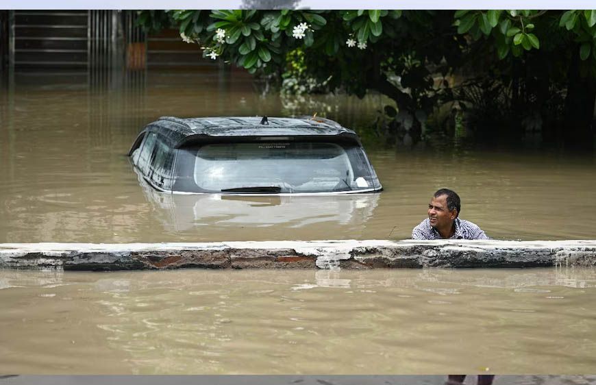 उत्तर प्रदेश में बाढ़ का कहर, 500 से अधिक गांव प्रभावित, 15 जिलों में भारी बारिश का अलर्ट
