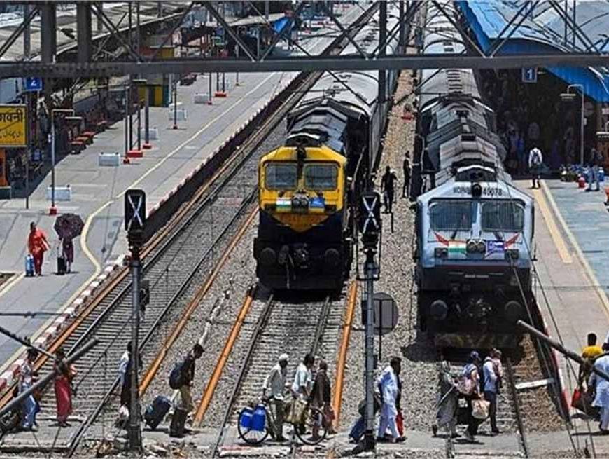 दिल्ली की ओर जाने वाली ट्रेनों में हाई अलर्ट, यात्रियों को सतर्क रहने की चेतावनी