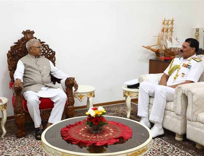 राज्यपाल पटेल से एडमिरल दिनेश कुमार त्रिपाठी ने की सौजन्य भेंट