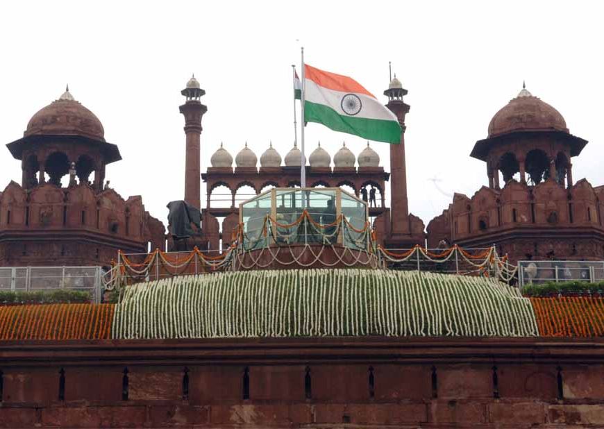 दो प्रधानमंत्री जिन्होंने कभी नहीं फहराया लाल किले पर तिरंगा – जानें इसके पीछे का कारण