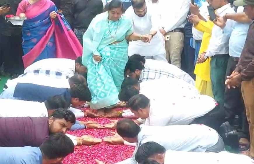 शहीद स्व. सुर्वे के परिवार को मिला पक्का आवास