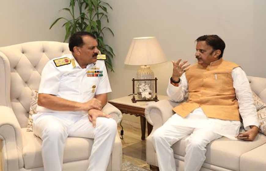 उप मुख्यमंत्री  शुक्ल से नौसेना प्रमुख एडमिरल दिनेश त्रिपाठी ने की सौजन्य भेंट