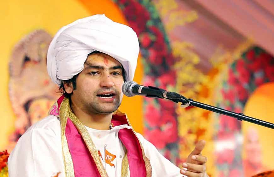 धीरेंद्र शास्त्री का संदेश: रिश्तों में सुंदरता नहीं, समझदारी निभाती है लंबा साथ