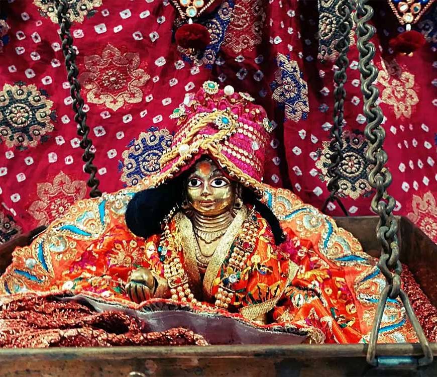 जन्माष्टमी की धूम: इस्कॉन मंदिर में भक्तों के लिए 1100 किलो मालपुआ का प्रसाद