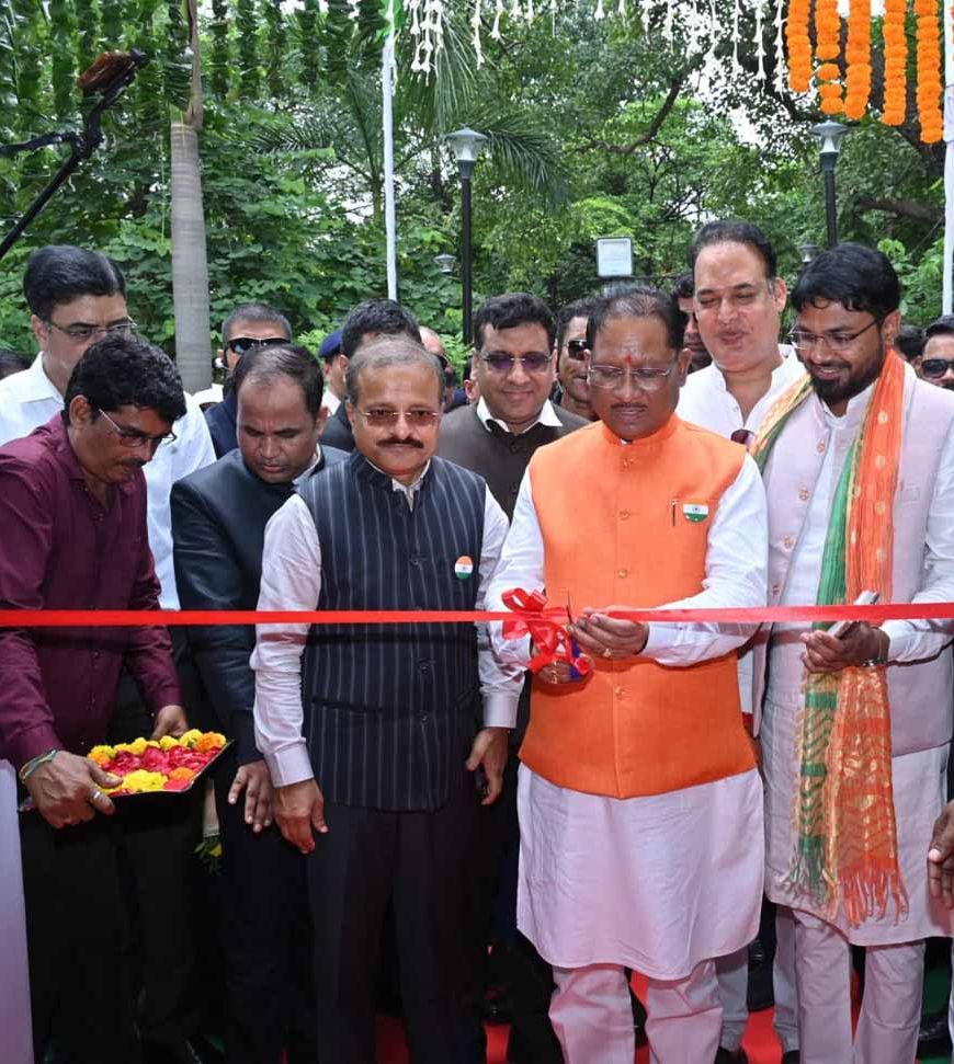 मुख्यमंत्री साय ने स्वतंत्रता दिवस पर टाउन हॉल में छायाचित्र प्रदर्शनी का किया शुभारंभ