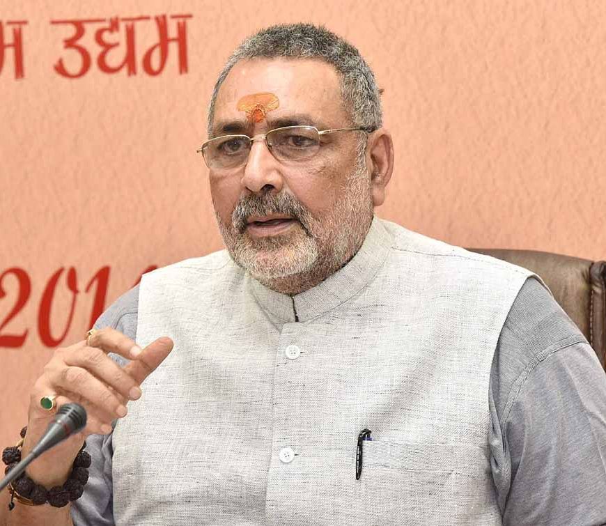 गिरिराज सिंह का विपक्ष पर वार: कहा, यह नकली गांधीवादियों की सरकार नहीं