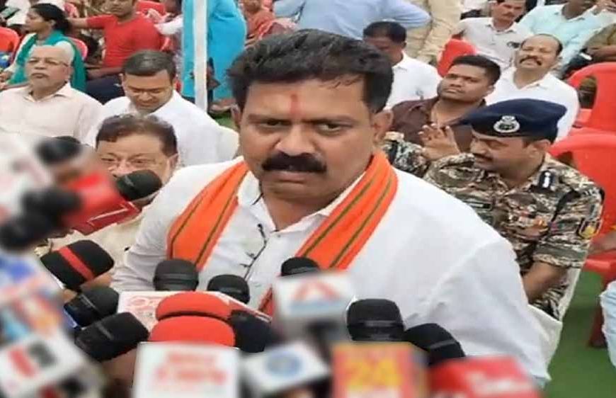 डिप्टी सीएम विजय शर्मा का बयान: बस्तर नक्सलवाद से विकास की राह पर