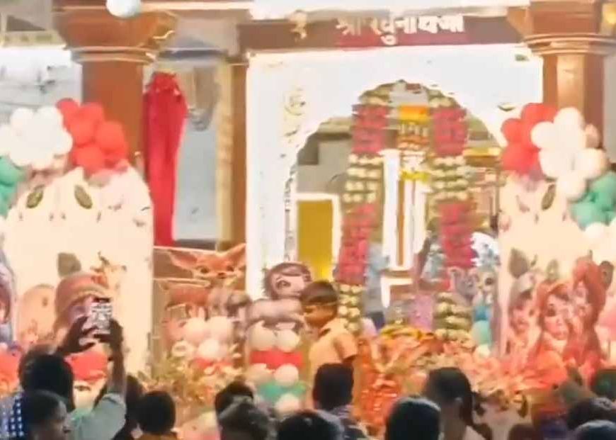 मेघों की रिमझिम में मटकीफोड़ का उल्लास, मंदिरों में गूंजे भजन और सजी झांकियां