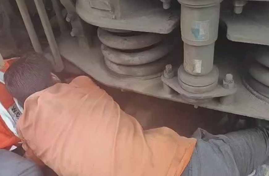 खंडवा में बड़ा रेल हादसा टला, कीमैन की सूझबूझ से बचीं सैकड़ों जानें