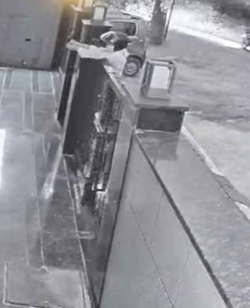 एल्विश यादव के घर फायरिंग, CCTV फुटेज में दिखे हमलावर