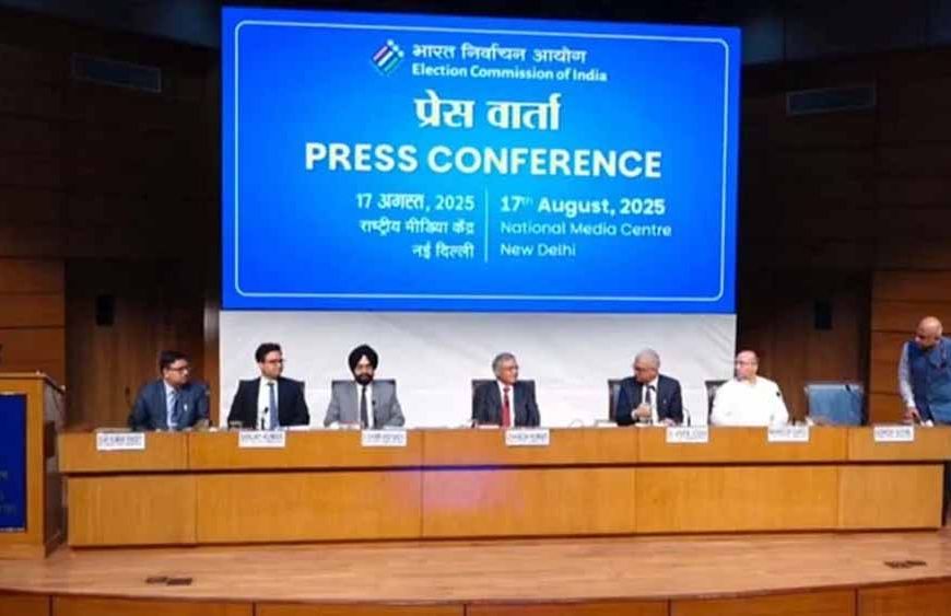 EC की प्रेस कॉन्फ्रेंस: न पक्ष-न विपक्ष, सब समकक्ष... राहुल गांधी समेत विपक्ष के सभी आरोपों का चुनाव आयोग ने दिया करारा जवाब