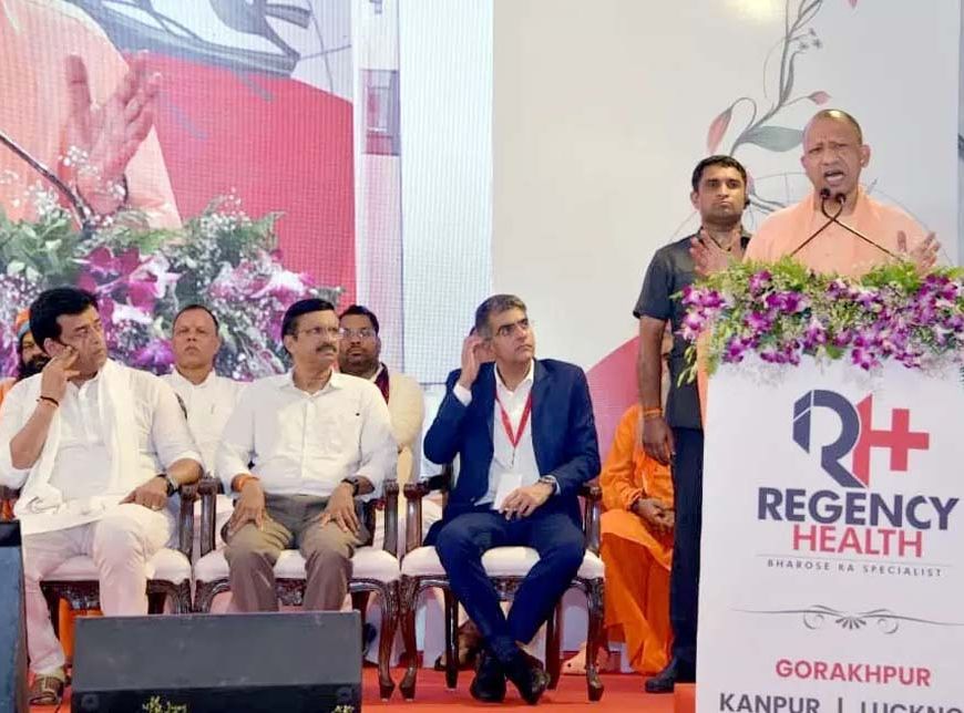 इलाज के लिए सुविधा और पैसे की कोई कमी नहीं : सीएम योगी