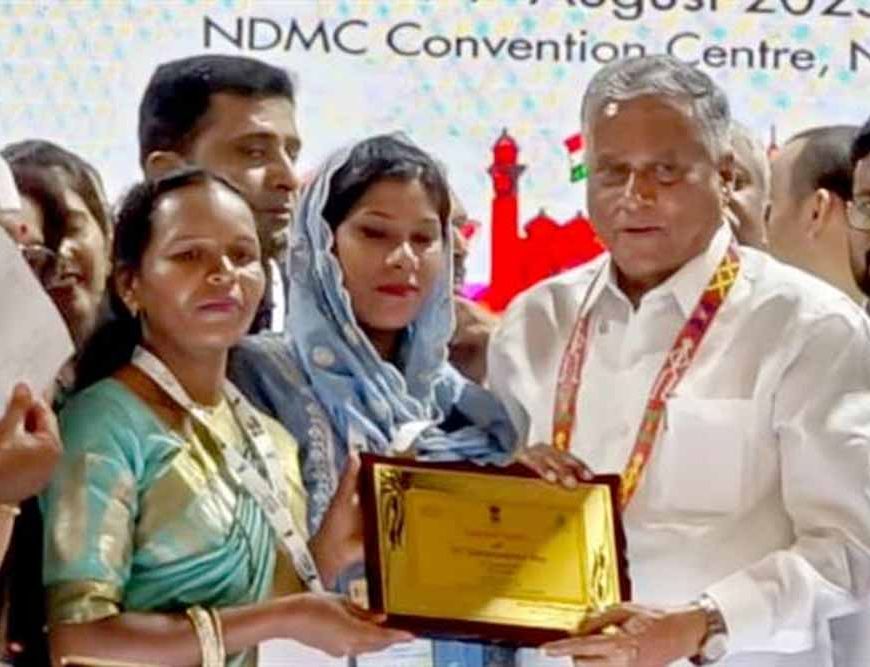 प्रदेश का गौरव बढ़ाया छिंदवाड़ा की सरपंच श्रीमती कविता धुर्वे ने