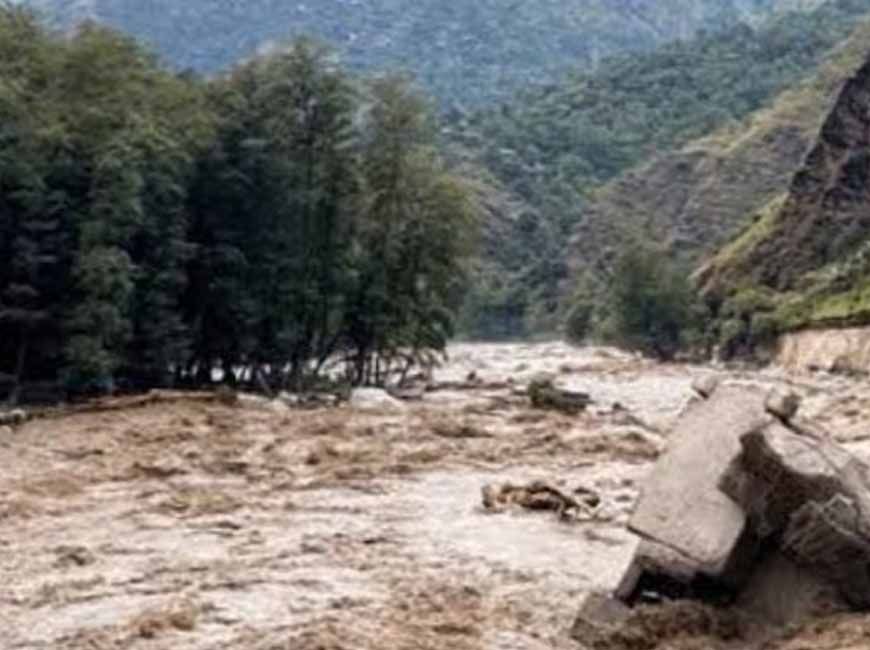 हिमाचल में मॉनसून का तांडव: कुल्लू में बादल फटा, शिमला-मंडी में भूस्खलन