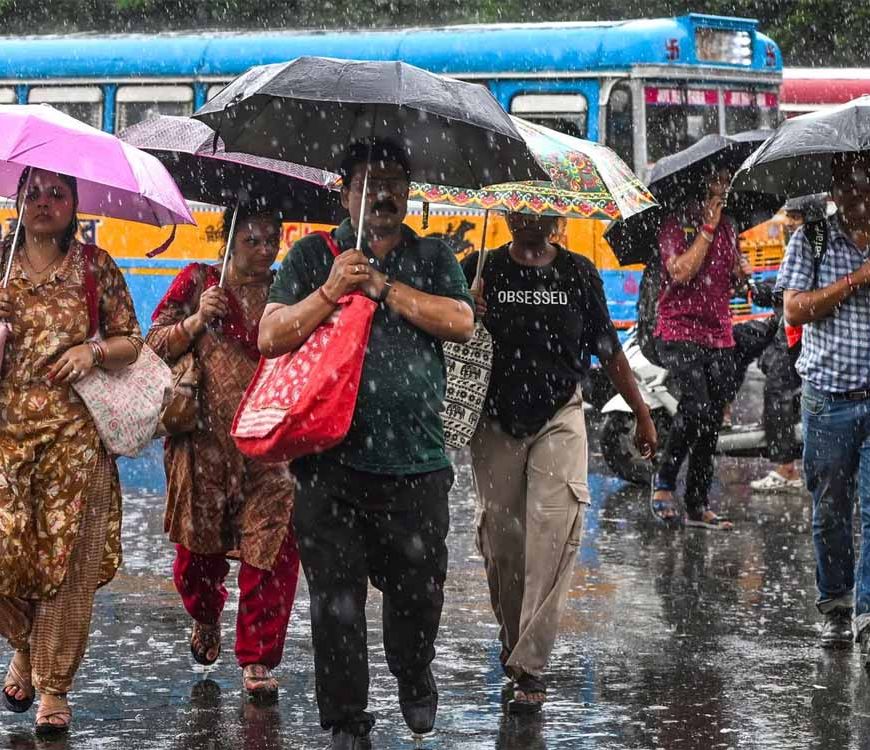 मॉनसून का कहर जारी, भारी बारिश के साथ कई राज्यों में अलर्ट