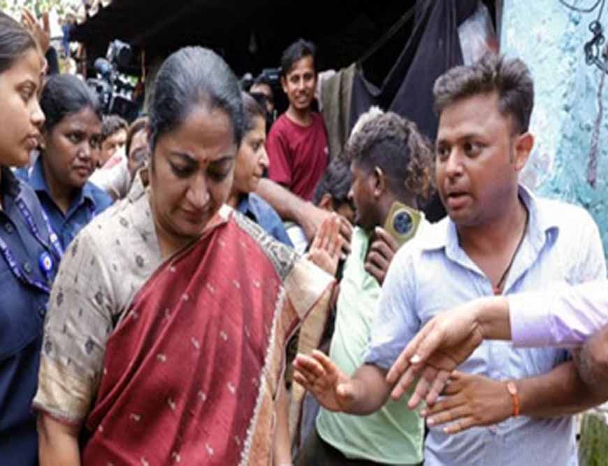 दिल्ली: CM रेखा गुप्ता पर हमला, BJP ने बताया- हाथ पकड़कर खींचने की कोशिश, सिर पर लगी चोट