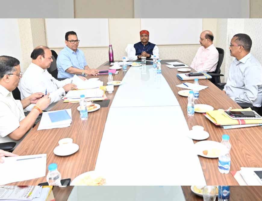 रायपुर : कम स्टॉक वालें जिलों में प्राथमिकता के साथ यूरिया खाद के उपलब्धता सुनिश्चित हो: मंत्री केदार कश्यप