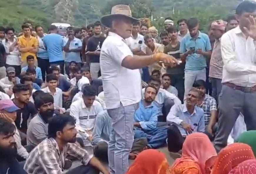 गुमशुदा लड़की मामले में पुलिस की लापरवाही पर भड़के ग्रामीण, जसरापुर-खेतड़ी रोड पर लगाया जाम