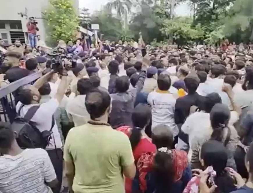 अहमदाबाद स्कूल में 9वीं का छात्र बना कातिल, हत्या के बाद भड़का सांप्रदायिक तनाव