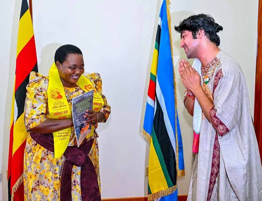 युगांडा की PM से मिले धीरेंद्र कृष्ण शास्त्री, बागेश्वर धाम मठ बनाने का रखा प्रस्ताव