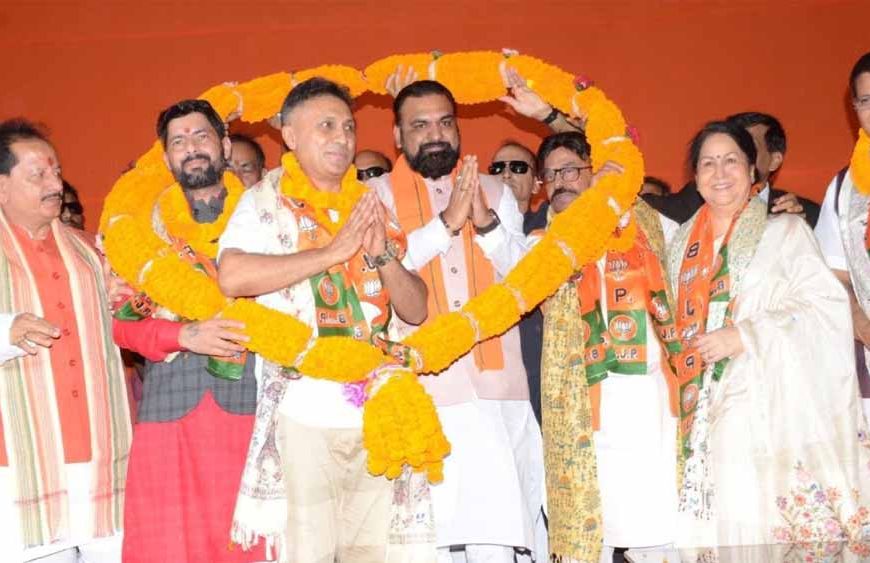 प्रशांत किशोर को करारा झटका, आनंद मिश्रा और नागमणि बीजेपी में शामिल