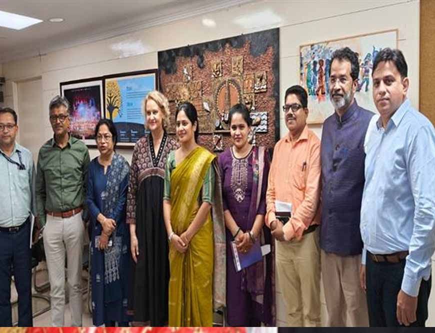 कंट्री हेड सुएंड्रीका ने कस्तूरबा गांधी बालिका छात्रावास का किया दौरा