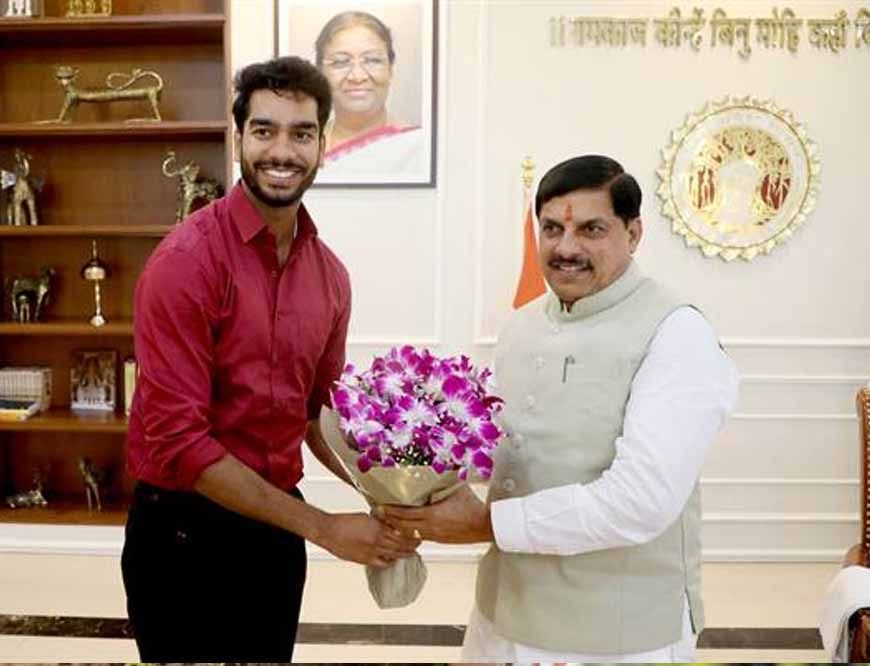 मुख्यमंत्री डॉ. यादव से क्रिकेटर वेंकटेश अय्यर ने की सौजन्य भेंट