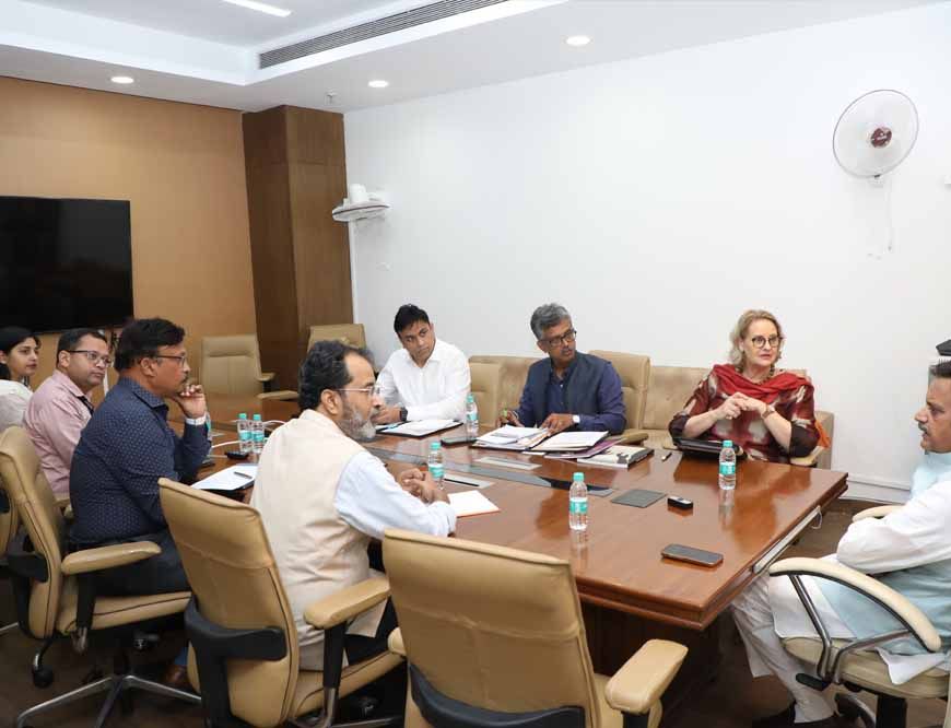 सरकार स्वास्थ्य सेवाओं को व्यापक एवं सुदृढ़ बनाने के लिए प्रतिबद्ध: उप मुख्यमंत्री शुक्ल