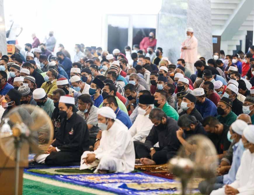 मलेशिया में जुमे की नमाज न पढ़ने पर जेल की सजा, जारी हुआ सख्त फरमान