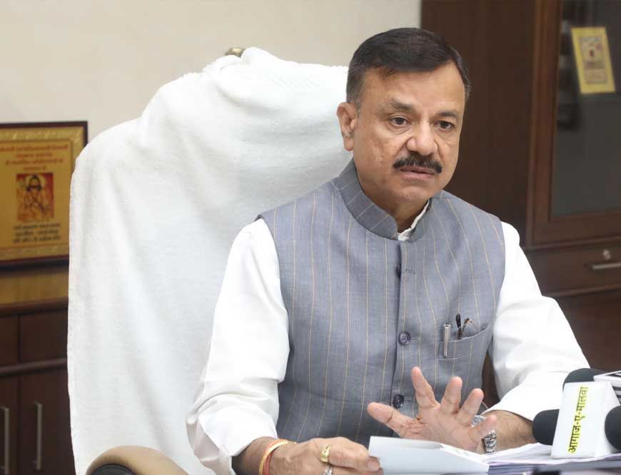 सरकारी स्कूलों की पाठ्य पुस्तकों का मुद्रण कार्य उच्च गुणवत्तापूर्ण हो- स्कूल शिक्षा मंत्री सिंह