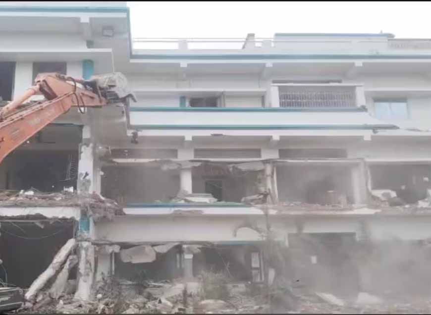 भोपाल में ‘मछली’ परिवार की करोड़ों की अवैध हवेली ढहाई गई, बुलडोजर कार्रवाई