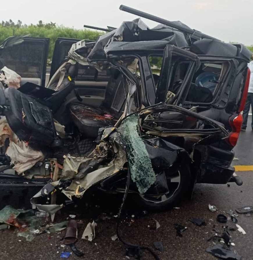 गंगास्नान के बाद पांच दोस्तों की कार एक्सप्रेसवे पर पलटी, तीन की मौत