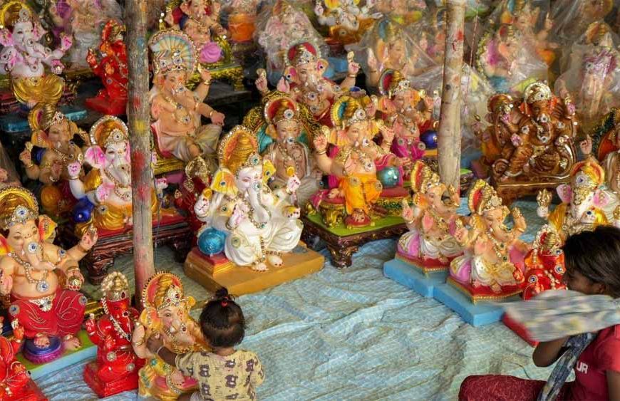 गणेश चतुर्थी पर खास: घर में सुख-समृद्धि के लिए लाएं बप्पा की ये सूंड वाली प्रतिमा