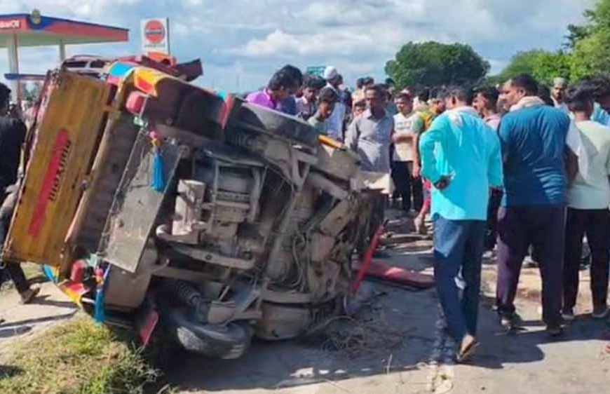 पीलीभीत में दर्दनाक हादसा: कार-टेंपो भिड़ंत में मासूम समेत 5 की मौत, कई घायल