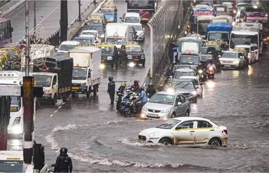 23-26 अगस्त तक भारी बारिश का अलर्ट, 13 राज्यों में रेड और ऑरेंज चेतावनी