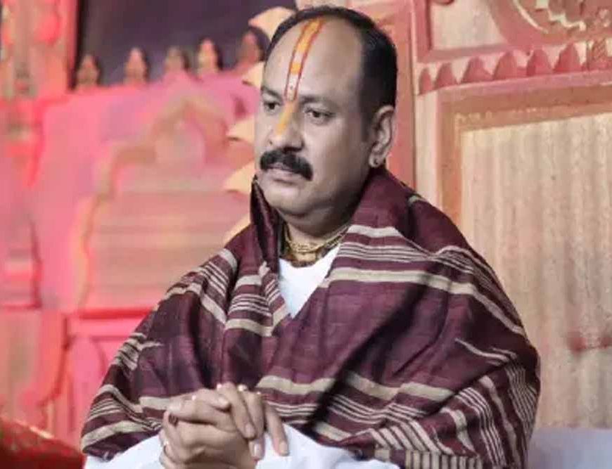 कुबरेश्वर धाम के पंडित प्रदीप मिश्रा पर बढ़ा कानूनी संकट, कोर्ट में दायर हुआ मामला