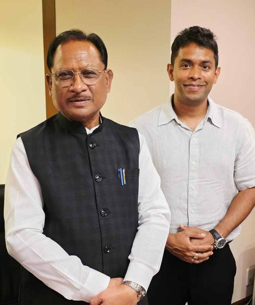 बस्तर के होनहार अविनाश तिवारी से टोक्यो में मिले मुख्यमंत्री श्री विष्णुदेव साय : छत्तीसगढ़ में उद्योग स्थापना को लेकर हुई सकारात्मक चर्चा
