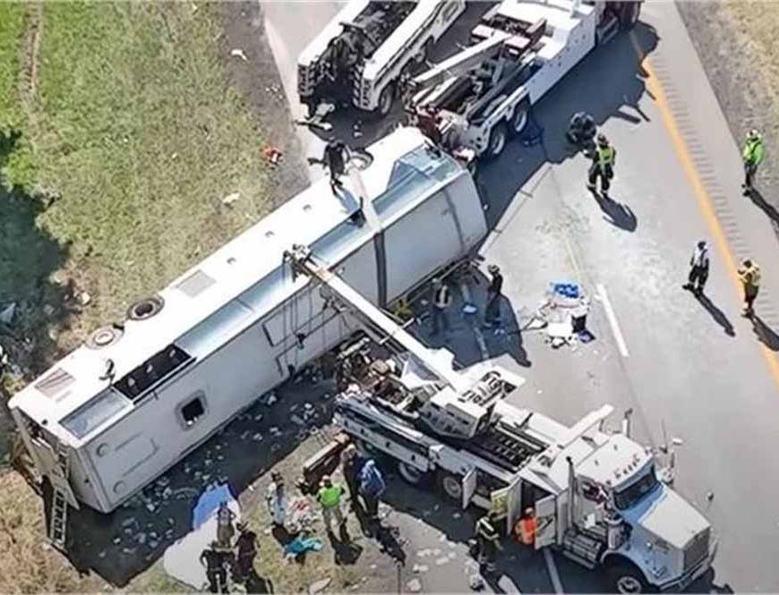 दर्दनाक हादसा: टूरिस्ट बस पलटी, एक भारतीय सहित 5 यात्रियों की मौत