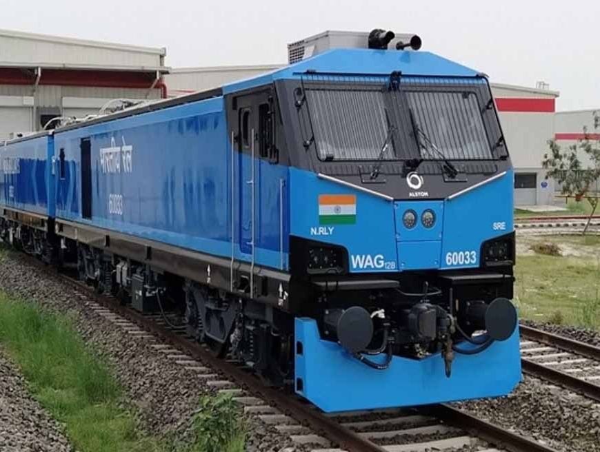 गिनी की पटरियों पर दौड़ने के लिए मढ़ौरा कारखाने से रेल इंजन रवाना