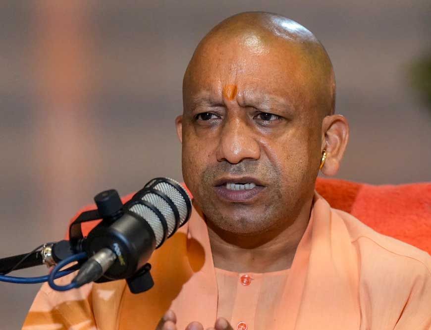 मुख्यमंत्री योगी की समीक्षा बैठक में अनुपस्थित पांच अधिकारियों पर एक्शन, एक दिन का वेतन रोकने का आदेश