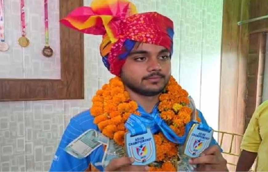 गोल्ड मेडल जीतकर कजाकिस्तान से लौटे कपिल बैंसला, गांव में हुआ भव्य स्वागत