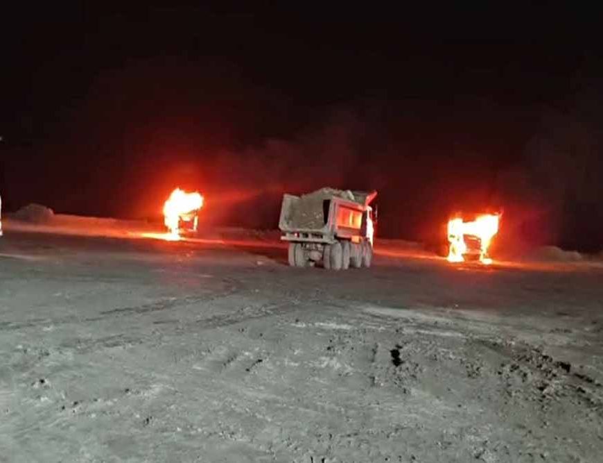 हजारीबाग में नक्सली तांडव: CCL के 6 वाहनों को आग के हवाले किया