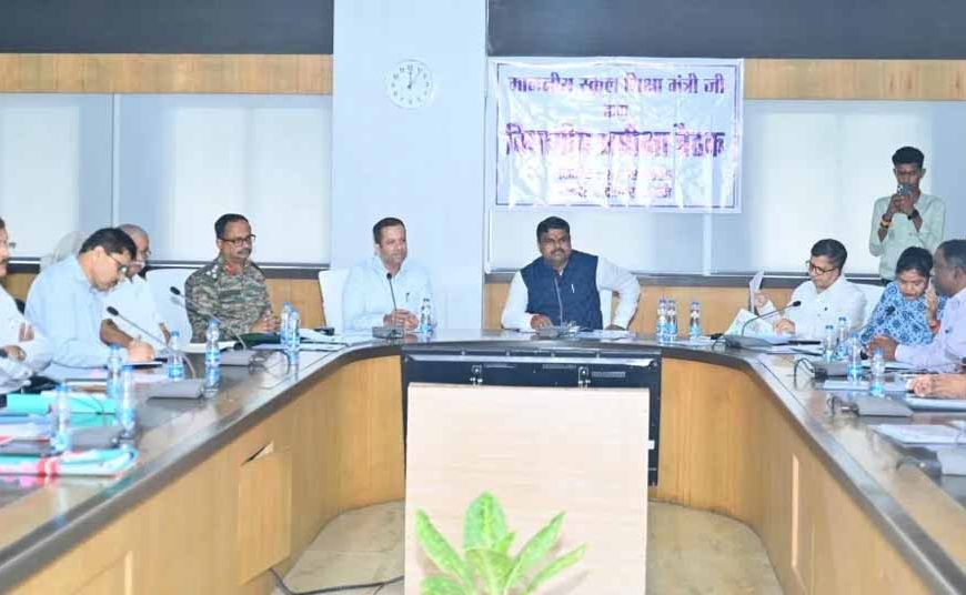 कार्यभार संभालते ही सक्रिय हुए शिक्षा मंत्री गजेन्द्र यादव, अधिकारियों संग की समीक्षा बैठक