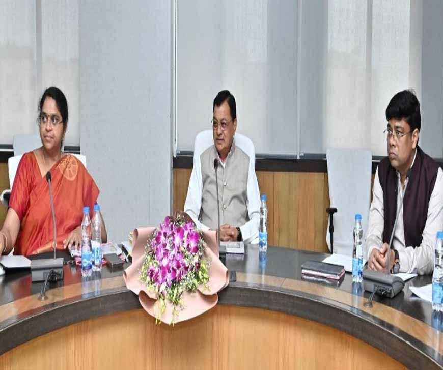 रायपुर : शराब दुकानों में जल्द लागू होगी कैशलेश व्यवस्था,  मंत्री लखन लाल देवांगन ने दिए निर्देश