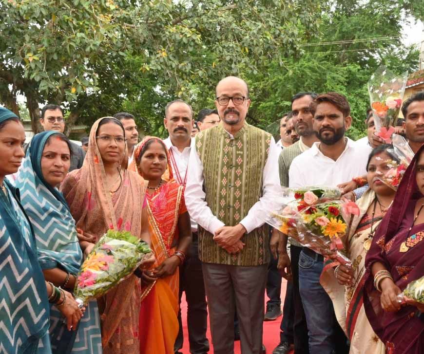 रायपुर : गोद ग्राम सोनपूरी में राज्यपाल का जनसंवाद, अंतिम पंक्ति तक योजनाओं के लाभ पर जोर