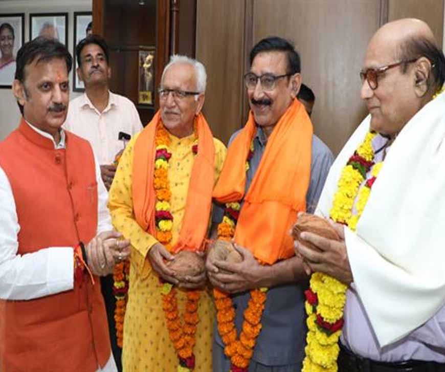 संस्कृति, परंपरा, संवेदना और विचारों को आगामी पीढ़ियों तक पहुँचाते हैं साहित्यकार : उप मुख्यमंत्री शुक्ल