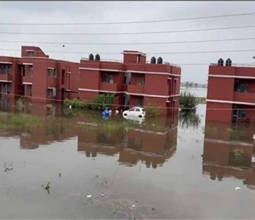 पंजाब में बाढ़ का कहर, नवोदय विद्यालय में फंसे 400 बच्चे और स्टाफ, माता-पिता हुए आगबबूला